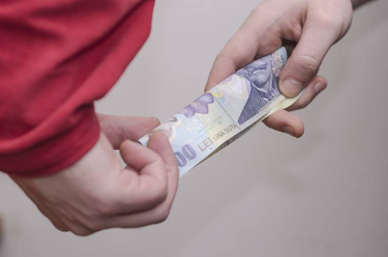 Letartóztatták a kenőpénzt elfogadó orvosnőt